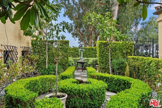 4320 Cedarhurst Circle, Los Angeles, CA 90027