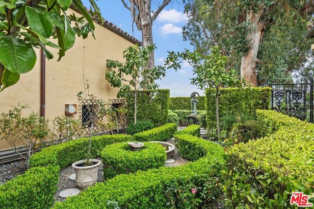 4320 Cedarhurst Circle, Los Angeles, CA 90027