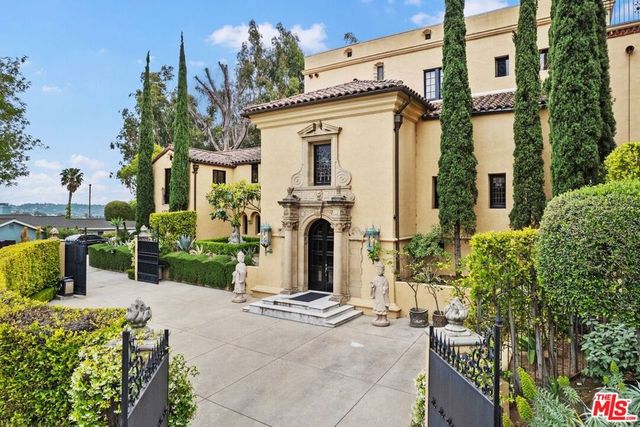 4320 Cedarhurst Circle, Los Angeles, CA 90027