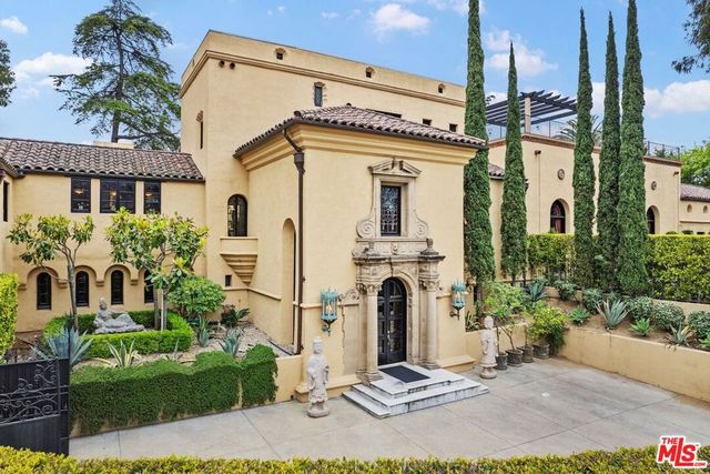 4320 Cedarhurst Circle, Los Angeles, CA 90027