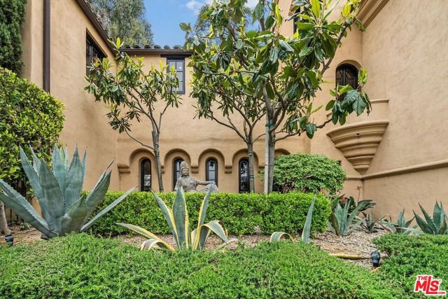 4320 Cedarhurst Circle, Los Angeles, CA 90027