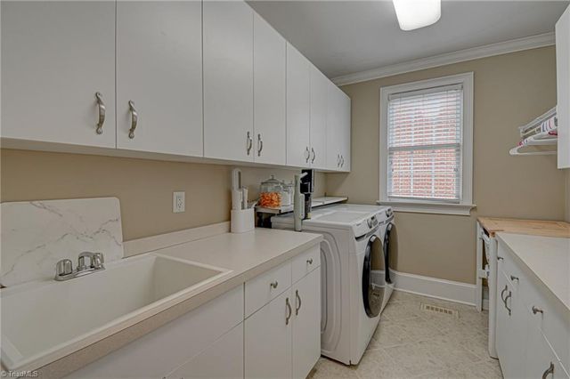 230 Ashbourne Lake Court, Clemmons, NC 27012