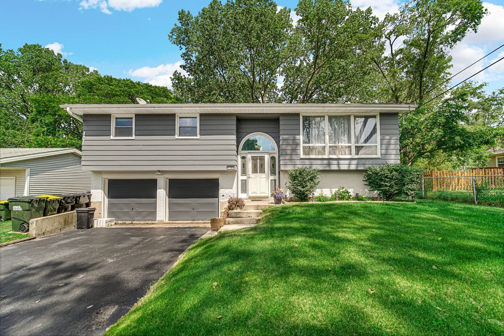 1306 MONROE Street, Lake In The Hills, IL 60156
