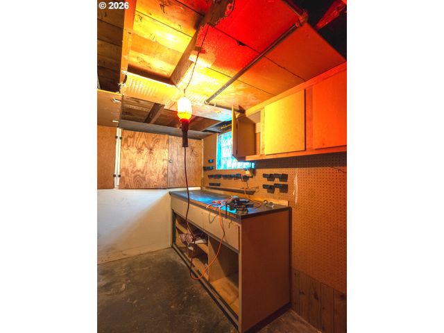 11020 Ne GLISAN St, Portland, OR 97220