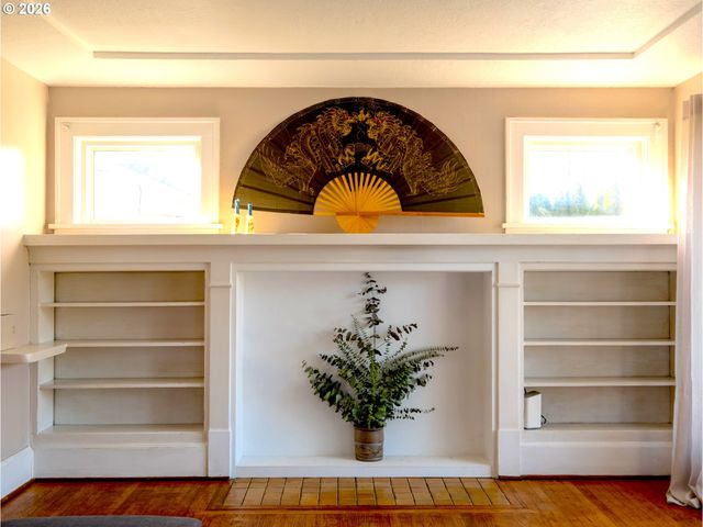 11020 Ne GLISAN St, Portland, OR 97220