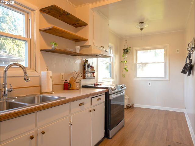 11020 Ne GLISAN St, Portland, OR 97220