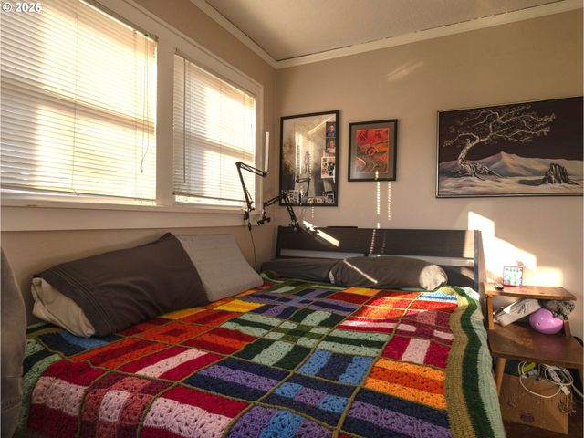 11020 Ne GLISAN St, Portland, OR 97220