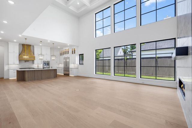 211 W 34th Street, Houston, TX 77018