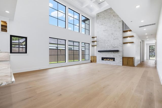 211 W 34th Street, Houston, TX 77018