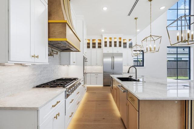 211 W 34th Street, Houston, TX 77018