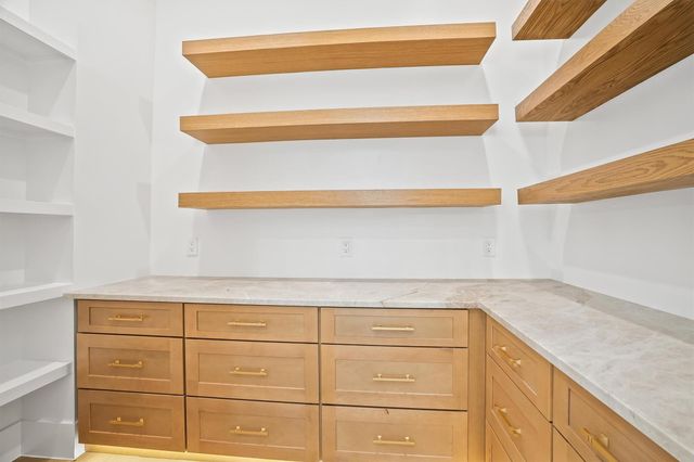 211 W 34th Street, Houston, TX 77018