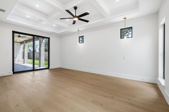 211 W 34th Street, Houston, TX 77018