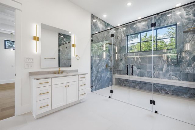 211 W 34th Street, Houston, TX 77018