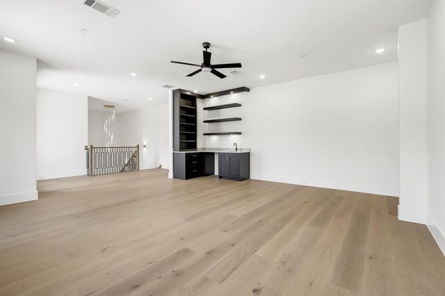211 W 34th Street, Houston, TX 77018