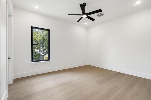 211 W 34th Street, Houston, TX 77018