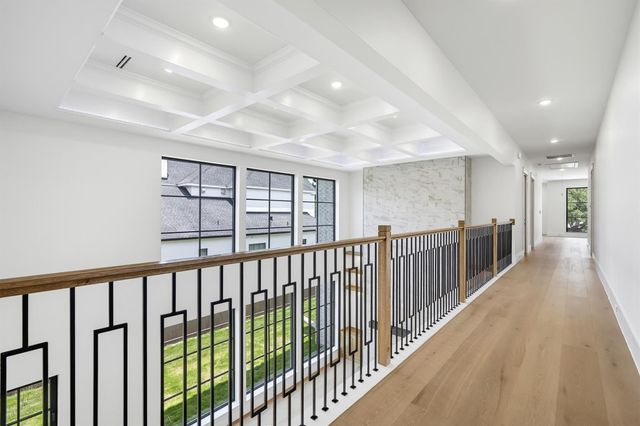 211 W 34th Street, Houston, TX 77018