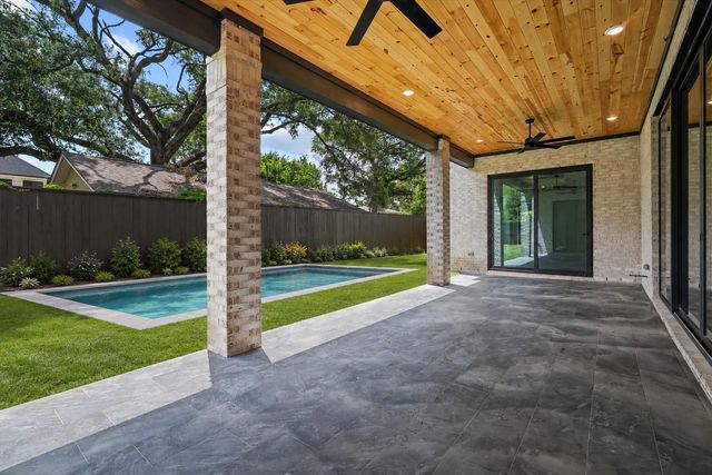 211 W 34th Street, Houston, TX 77018