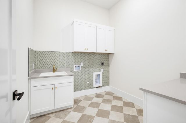 211 W 34th Street, Houston, TX 77018