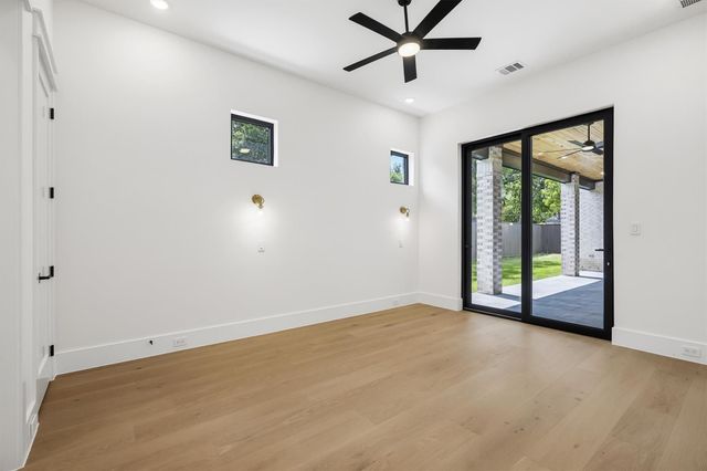 211 W 34th Street, Houston, TX 77018