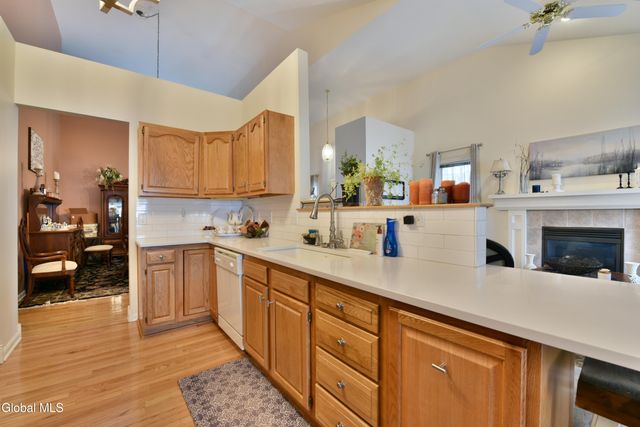 42 Donegal Way, Saratoga Springs, NY 12866