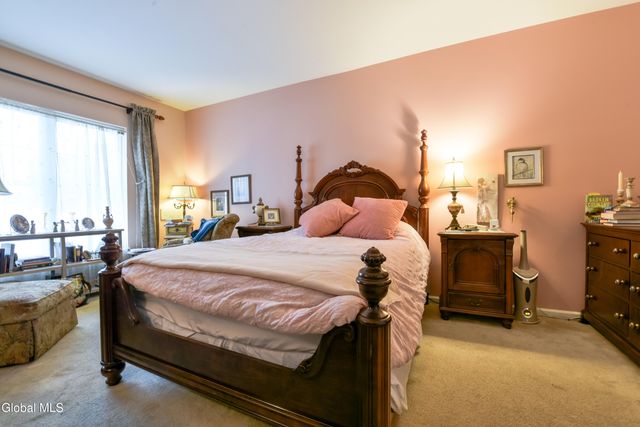 42 Donegal Way, Saratoga Springs, NY 12866