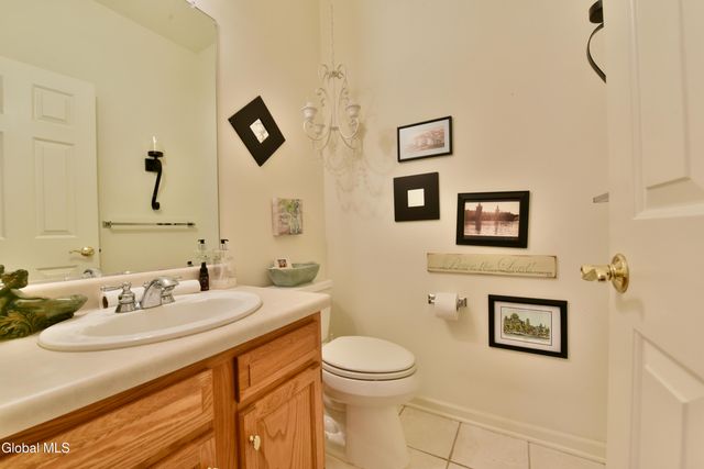 42 Donegal Way, Saratoga Springs, NY 12866