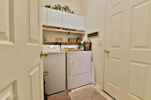 42 Donegal Way, Saratoga Springs, NY 12866