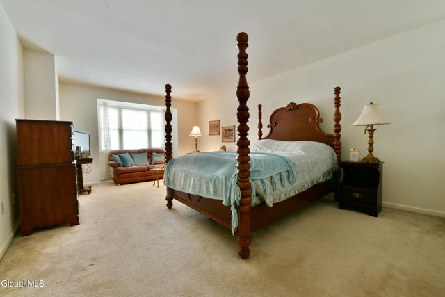 42 Donegal Way, Saratoga Springs, NY 12866