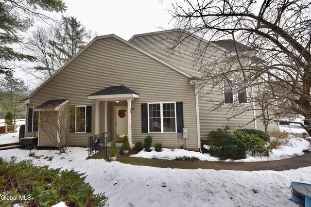 42 Donegal Way, Saratoga Springs, NY 12866