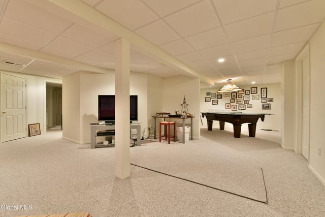 42 Donegal Way, Saratoga Springs, NY 12866