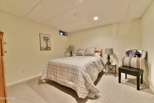 42 Donegal Way, Saratoga Springs, NY 12866