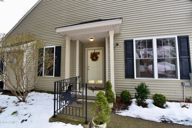 42 Donegal Way, Saratoga Springs, NY 12866