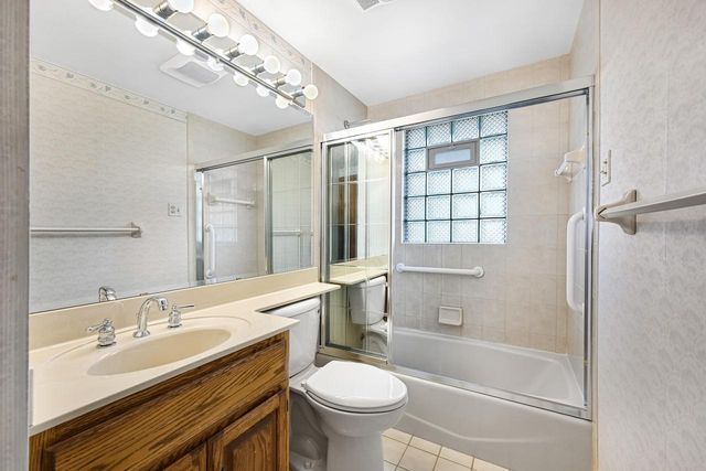 1704 Oak STREET, South Milwaukee, WI 53172