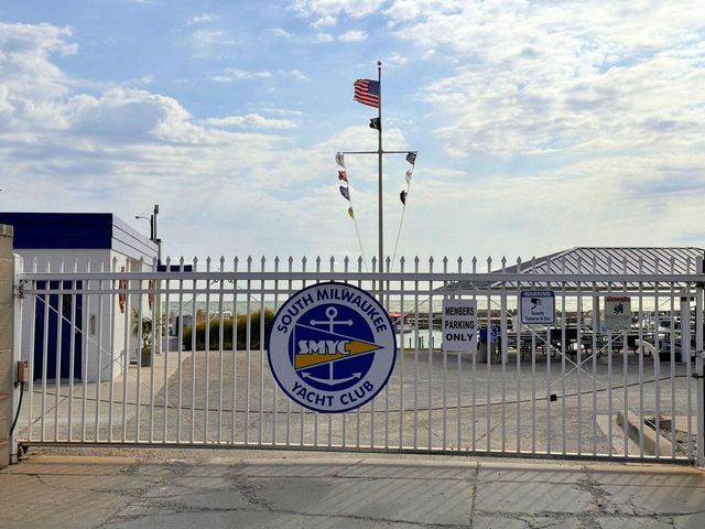 1704 Oak STREET, South Milwaukee, WI 53172