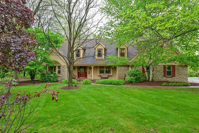 S50W23435 Woodchuck LANE, Waukesha, WI 53189