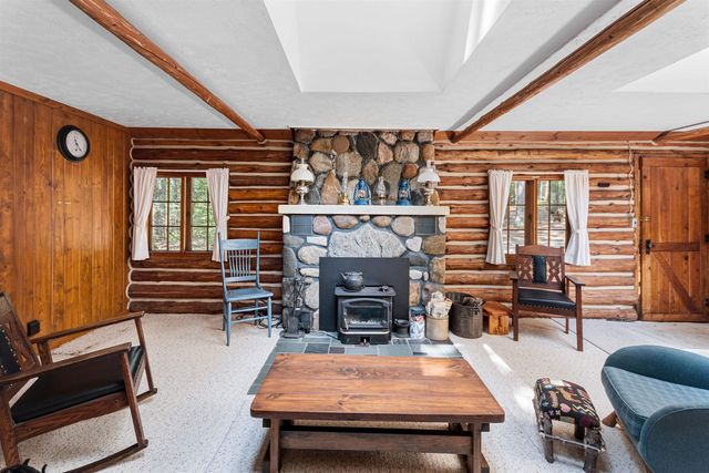 6483 W Plum Valley Road Nw, Rapid City, MI 49676