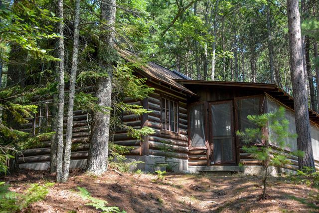 6483 W Plum Valley Road Nw, Rapid City, MI 49676