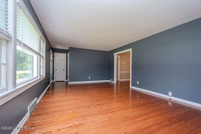 912 Beechwood Rd, Louisville, KY 40207