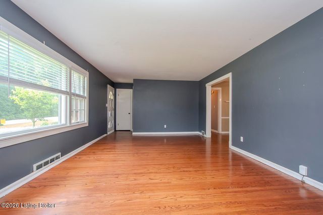 912 Beechwood Rd, Louisville, KY 40207
