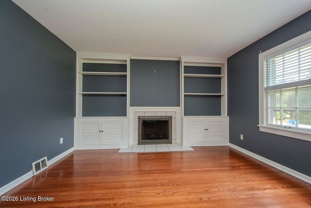 912 Beechwood Rd, Louisville, KY 40207