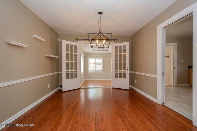 912 Beechwood Rd, Louisville, KY 40207