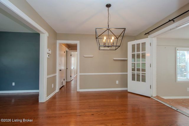 912 Beechwood Rd, Louisville, KY 40207