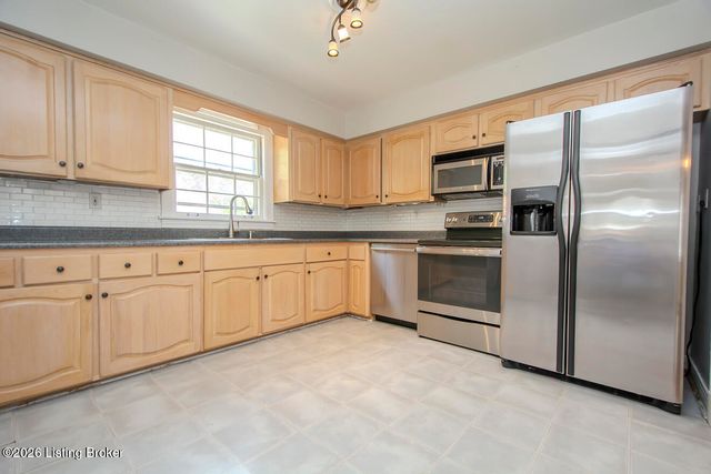 912 Beechwood Rd, Louisville, KY 40207