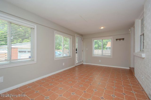 912 Beechwood Rd, Louisville, KY 40207