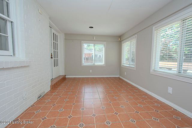 912 Beechwood Rd, Louisville, KY 40207