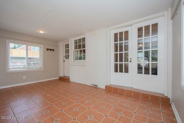 912 Beechwood Rd, Louisville, KY 40207