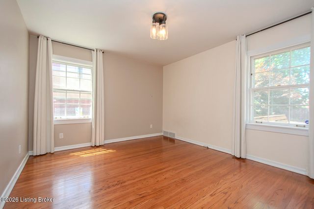 912 Beechwood Rd, Louisville, KY 40207