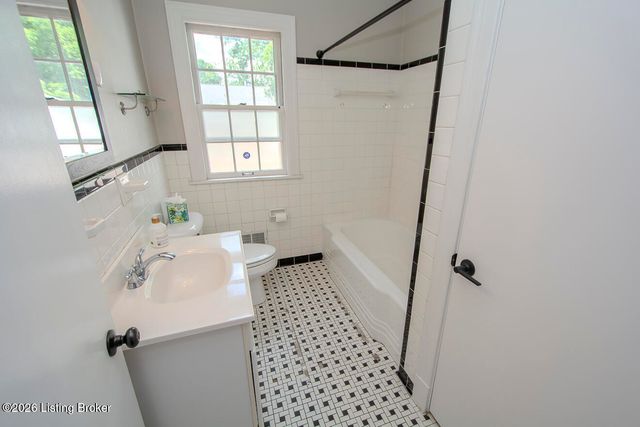 912 Beechwood Rd, Louisville, KY 40207