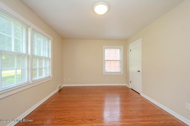 912 Beechwood Rd, Louisville, KY 40207