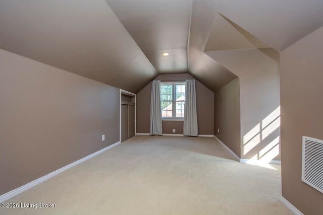 912 Beechwood Rd, Louisville, KY 40207